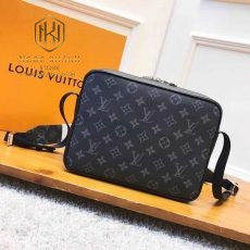 Túi đeo chéo Louis Vuitton