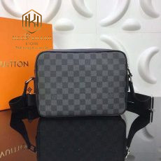 Túi đeo chéo Louis Vuitton