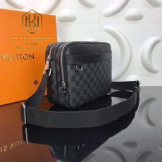 Túi đeo chéo Louis Vuitton