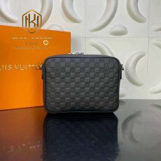 Túi đeo chéo Louis Vuitton