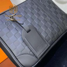 Túi đeo chéo Louis Vuitton