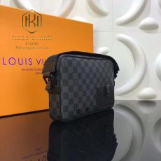 Túi đeo chéo Louis Vuitton