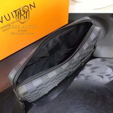 Túi đeo chéo Louis Vuitton
