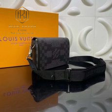 Túi đeo chéo Louis Vuitton