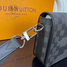 Túi đeo chéo Louis Vuitton