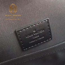 Túi đeo chéo Louis Vuitton