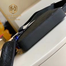 Túi đeo chéo Louis Vuitton