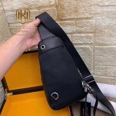 Túi đeo chéo nam Gucci