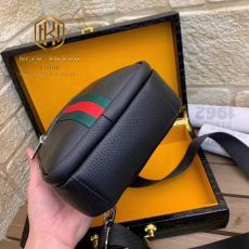 Túi đeo chéo nam Gucci
