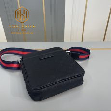 Túi đeo chéo nam Gucci