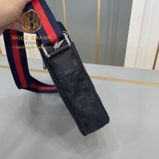 Túi đeo chéo nam Gucci