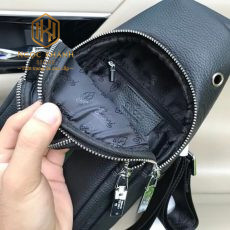 Túi đeo chéo nam Gucci