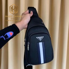Túi đeo chéo nam Prada