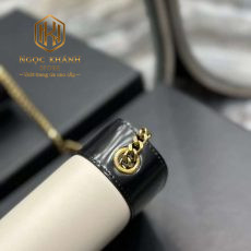 tui xach nu ysl mau den phoi trang hoa tiet logo vang day xich 9