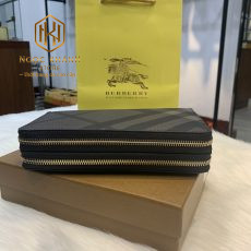 Ví nam Burberry cầm tay