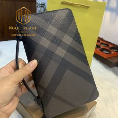 Ví nam Burberry cầm tay