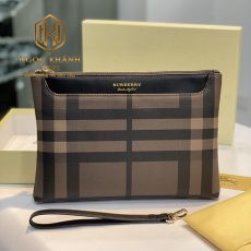 Ví nam Burberry cầm tay