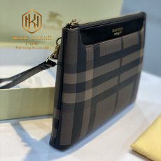 Ví nam Burberry cầm tay