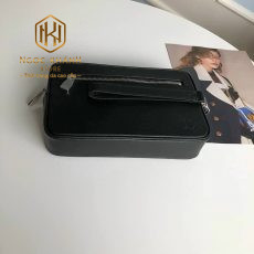 Ví nam Louis Vuitton cầm tay