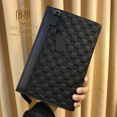Ví nam Louis Vuitton cầm tay