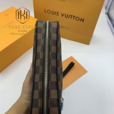Ví nam Louis Vuitton cầm tay