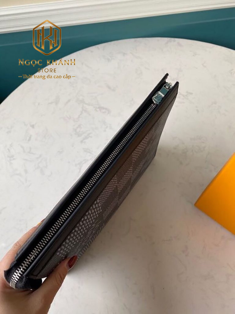 Ví nam Louis Vuitton cầm tay