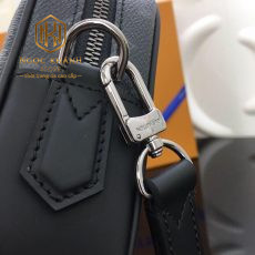Ví nam Louis Vuitton cầm tay