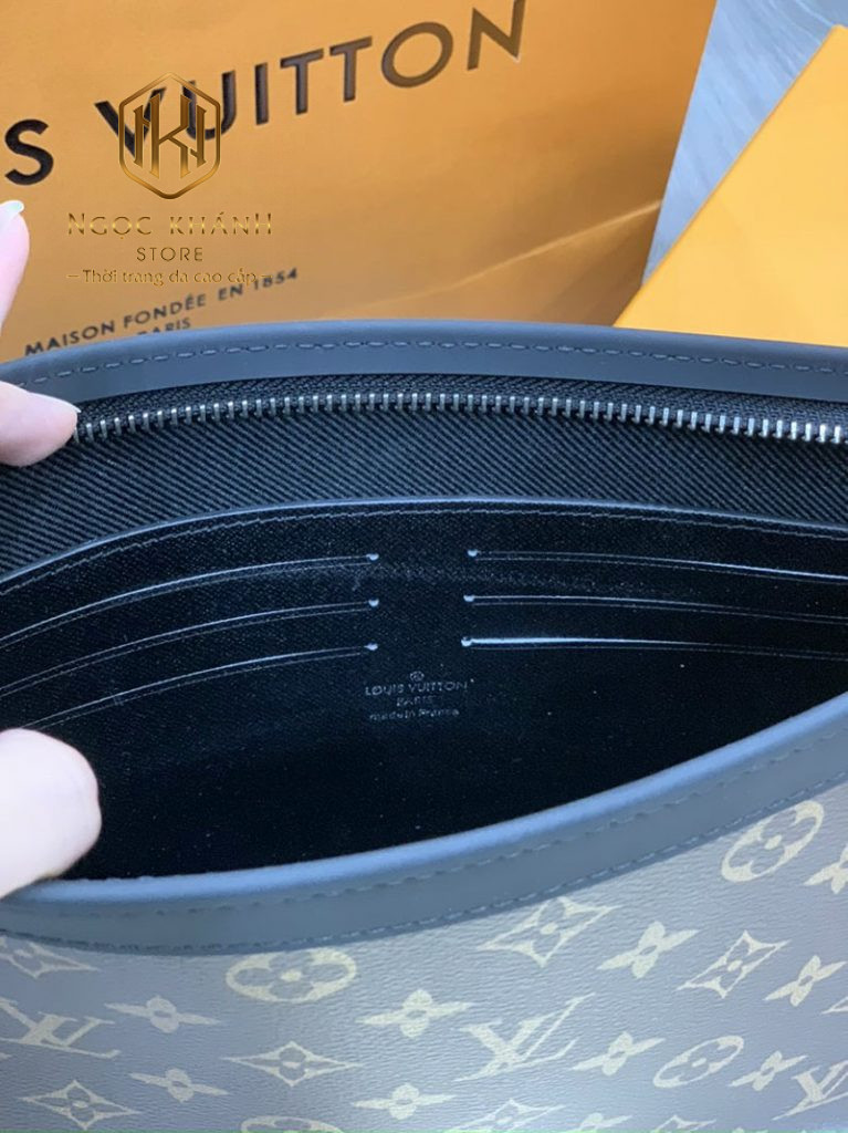 Ví nam Louis Vuitton cầm tay