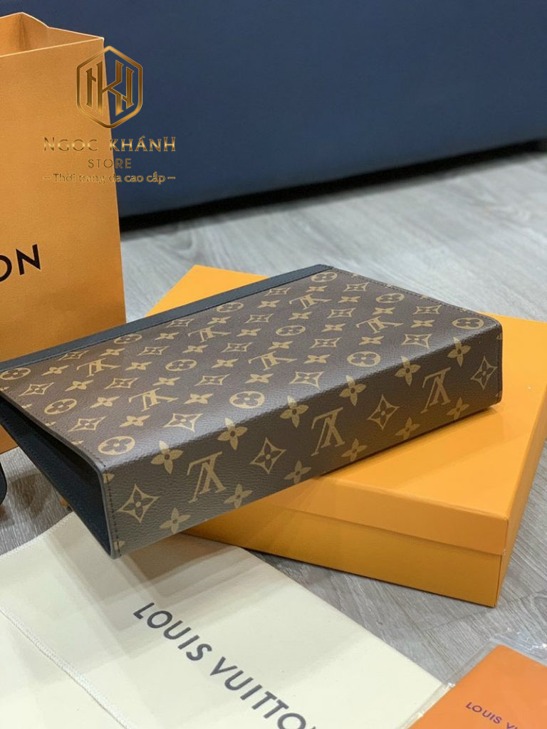 Ví nam Louis Vuitton cầm tay