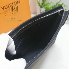 Ví nam Louis Vuitton cầm tay