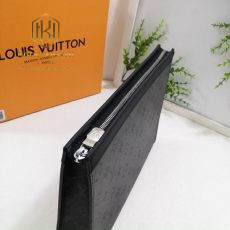 Ví nam Louis Vuitton cầm tay