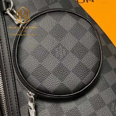 Túi đeo chéo Louis Vuitton