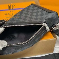 Túi đeo chéo Louis Vuitton
