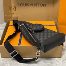 Túi đeo chéo Louis Vuitton