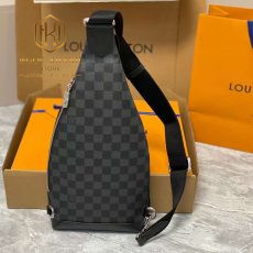 Túi đeo chéo Louis Vuitton