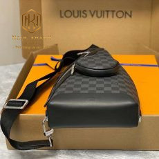 Túi đeo chéo Louis Vuitton