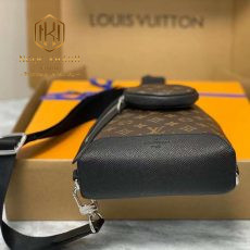 tui deo cheo louis vuitton hoa tiet caro nau kem tui tron nho dang deo nguc 2