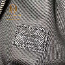 Túi đeo chéo Louis Vuitton