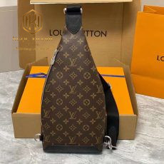 Túi đeo chéo Louis Vuitton