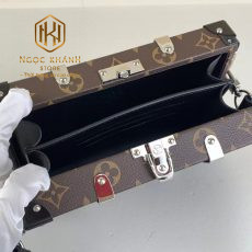 tui deo cheo louis vuitton mau nau hoa tiet logo dang cop chu nhat 6