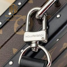 tui deo cheo louis vuitton mau nau hoa tiet logo dang cop chu nhat 7