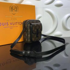 Túi đeo chéo Louis Vuitton