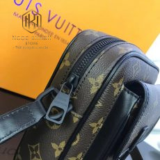 Túi đeo chéo Louis Vuitton