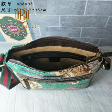 Túi đeo chéo nam Gucci