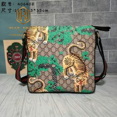 Túi đeo chéo nam Gucci