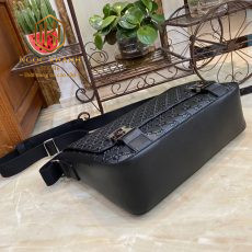 Túi đeo chéo nam Gucci