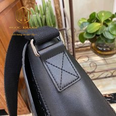 Túi đeo chéo nam Gucci