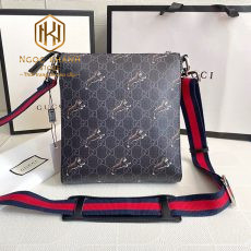 Túi đeo chéo nam Gucci