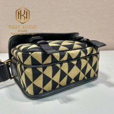 Túi đeo chéo nam Prada