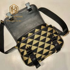 Túi đeo chéo nam Prada